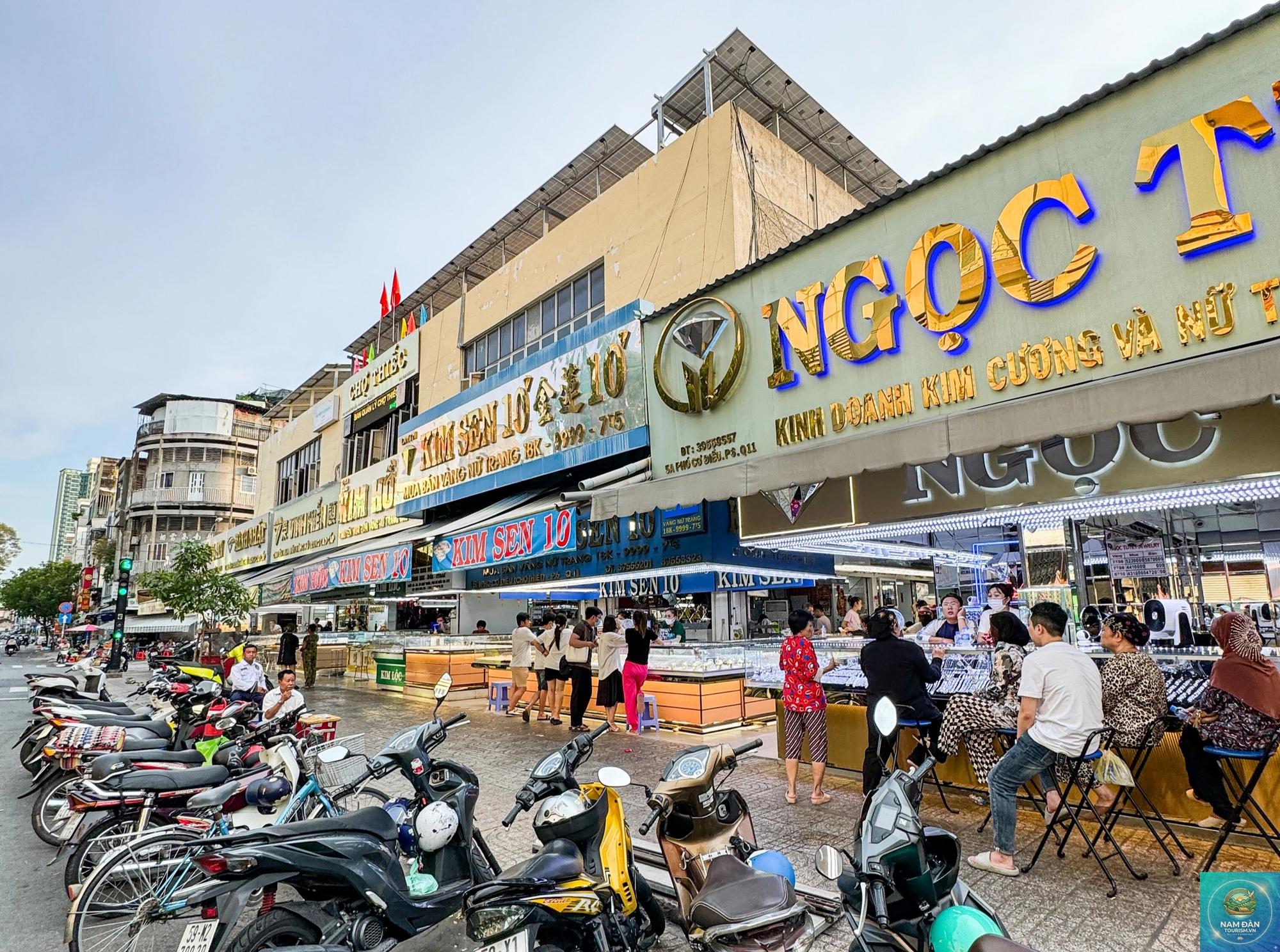 Chợ Thiếc Quận 11 - Hình 1