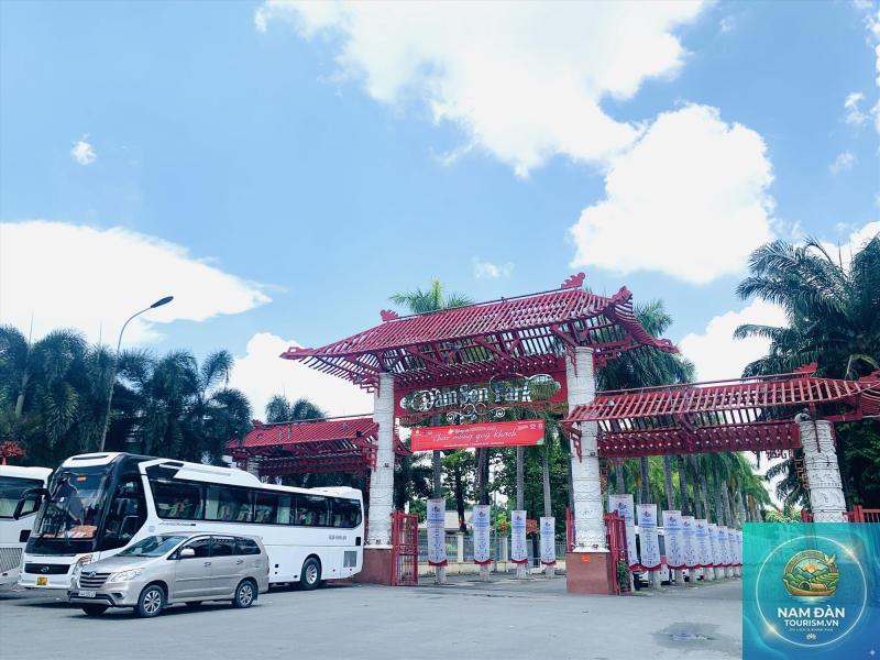 Cổng chính Đầm Sen Quận 11 - Hình 4