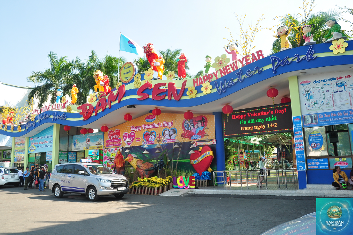 Cổng chính Đầm Sen Quận 11 - Hình 5