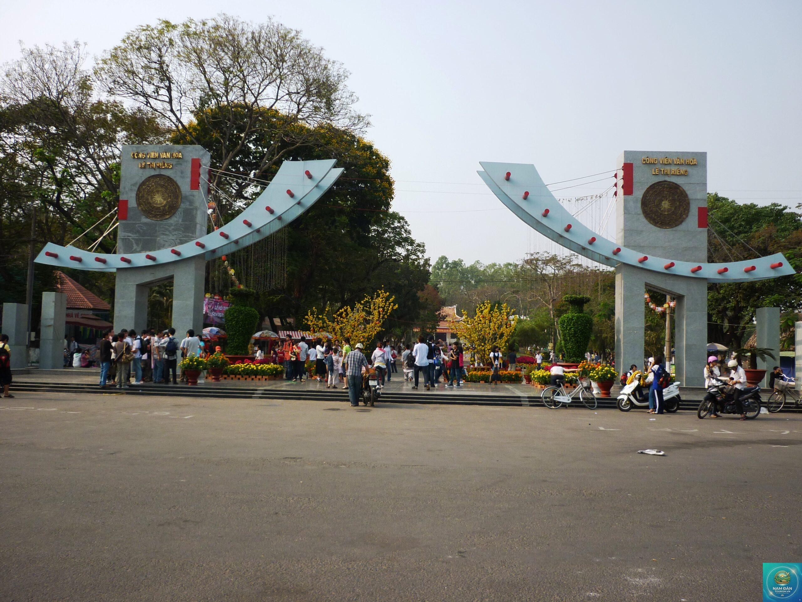 Công viên Lê Thị Riêng Quận 10 - Hình 1