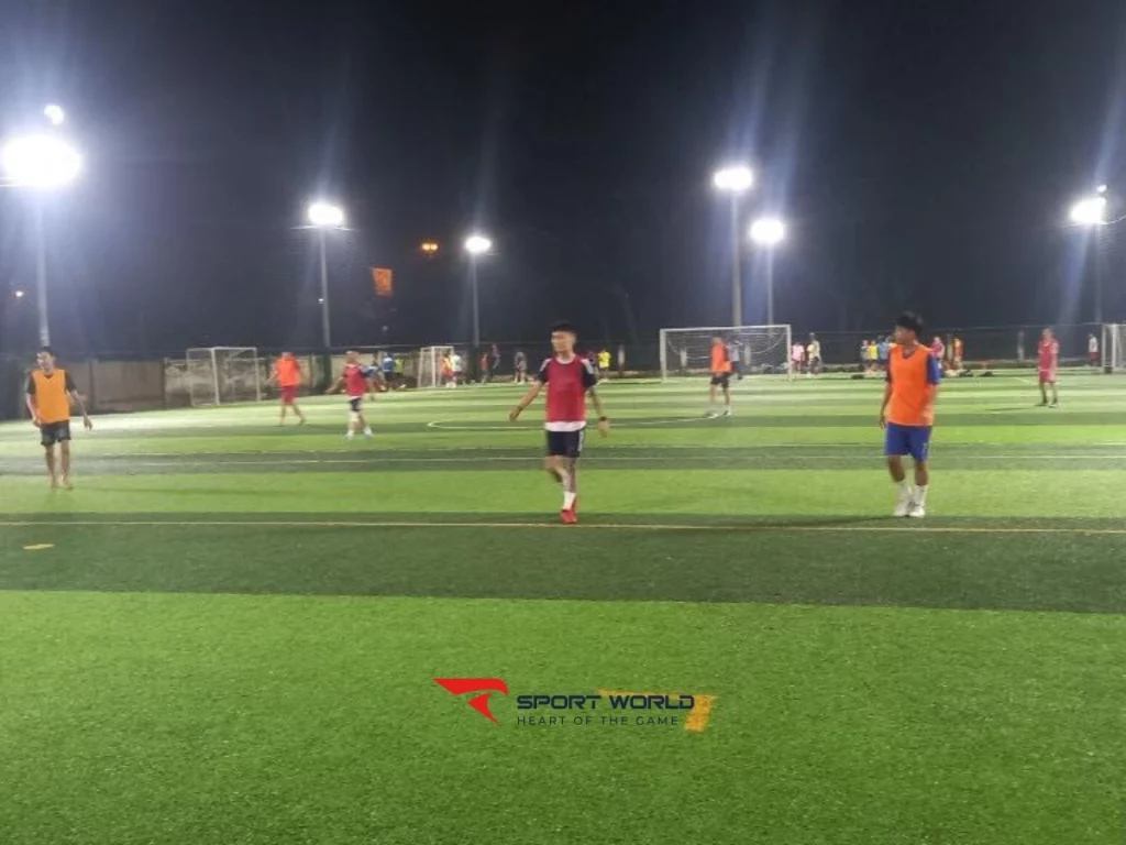 Sân bóng đá Đông Hưng Thuận Quận 12