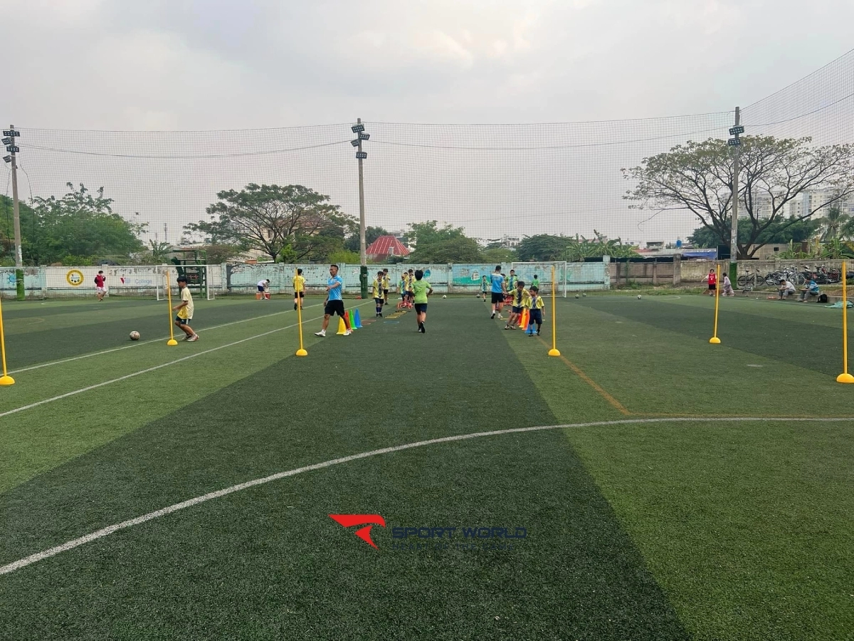 Sân bóng đá Đông Hưng Thuận Quận 12 - Hình 3
