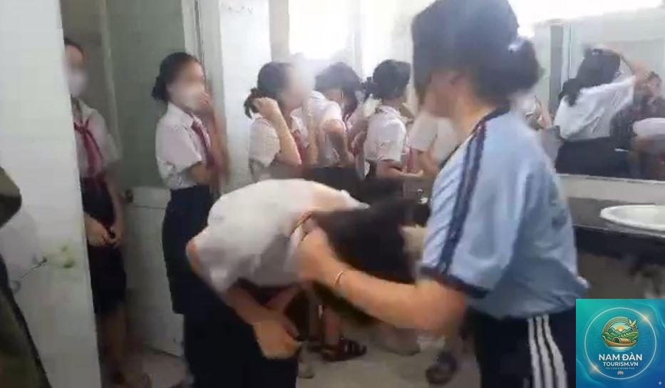 Trường THCS Nguyễn Huệ Quận 10 - Hình 1