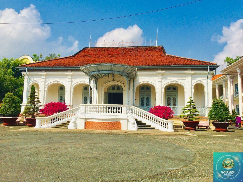 bảo tàng tiền giang