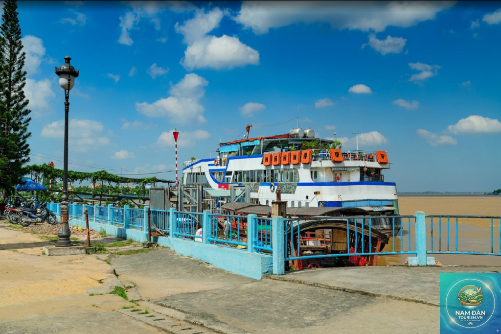 bến tàu vĩnh long - Hình 1