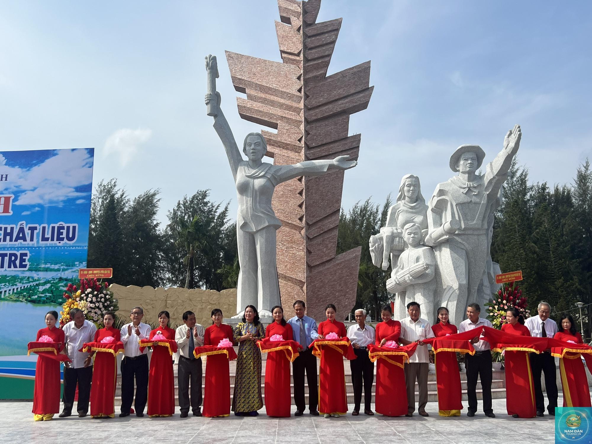 công viên tượng đài đồng khởi - Hình 2
