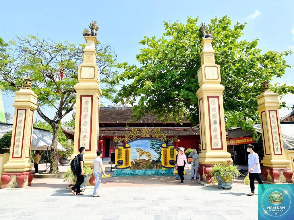 đền ông hoàng mười có linh không