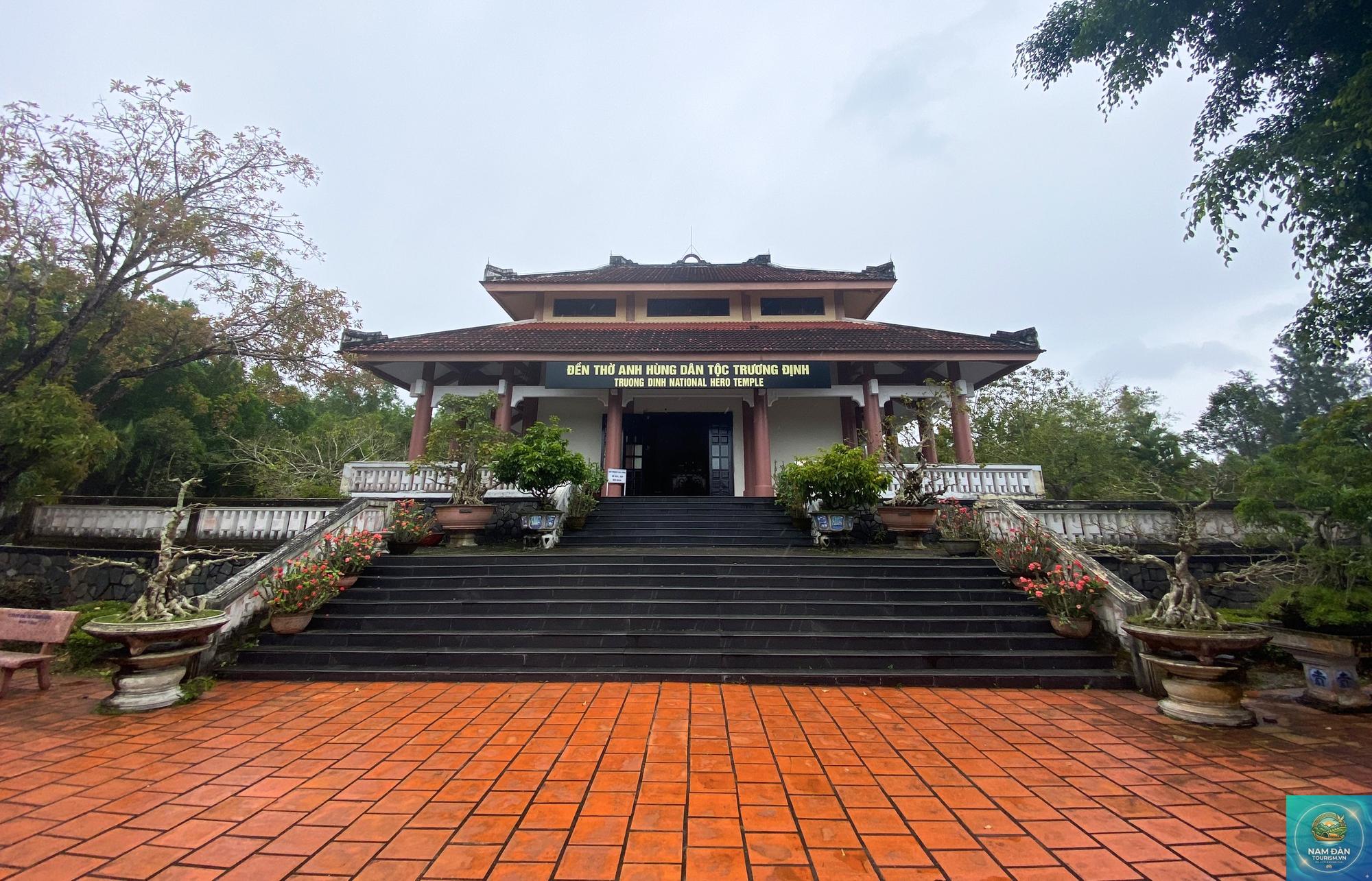 đền thờ trương định - Hình 2