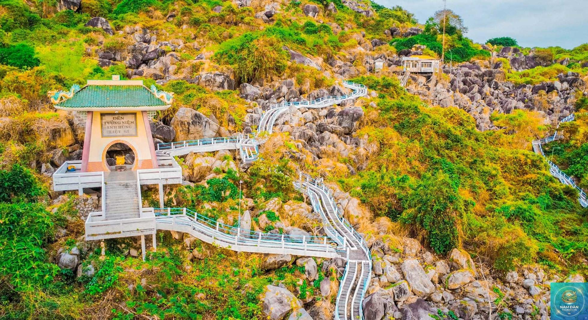 đồi tức dụp - Hình 1