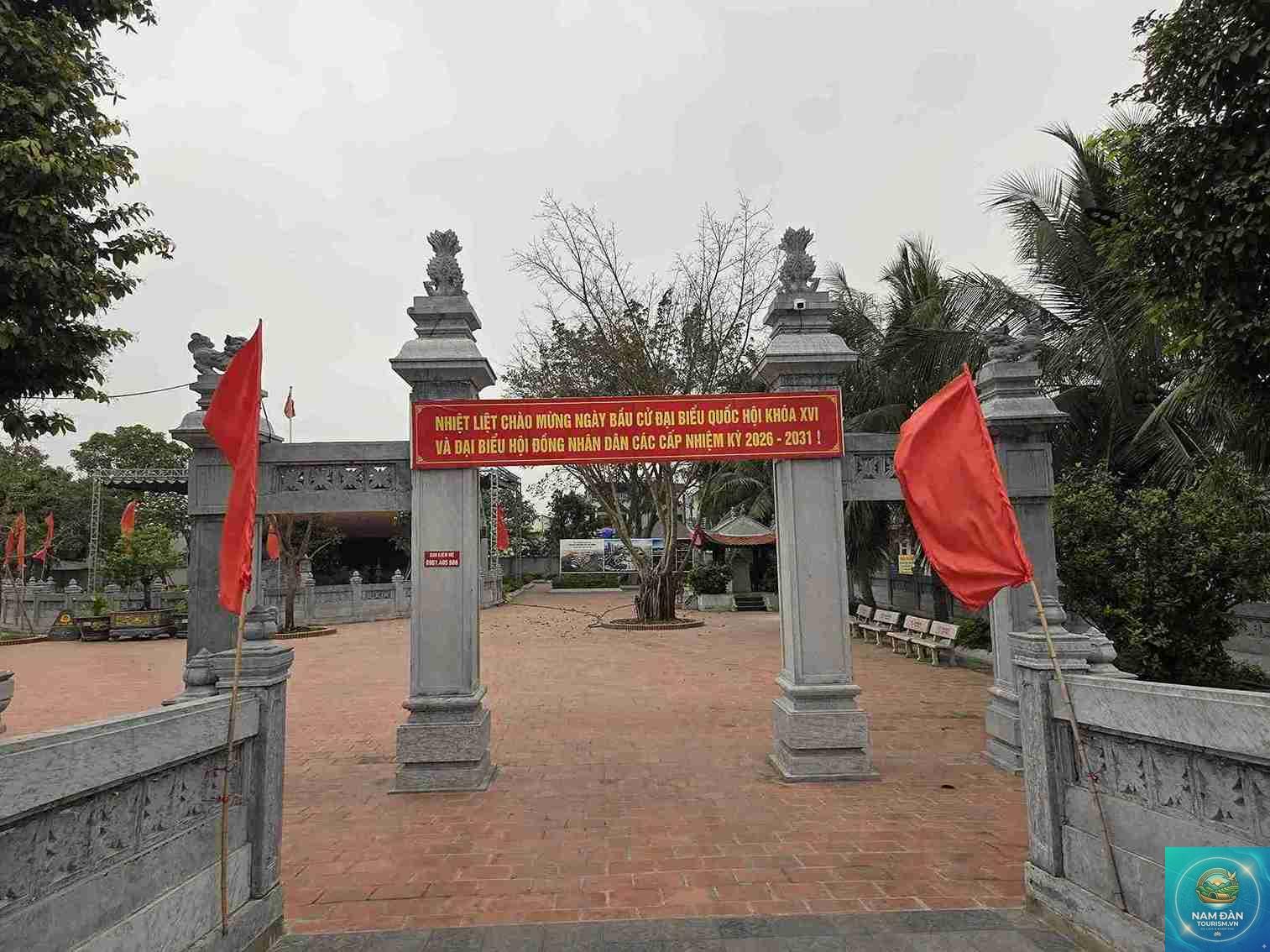 khu tưởng niệm bà hoàng thị loan - Hình 1
