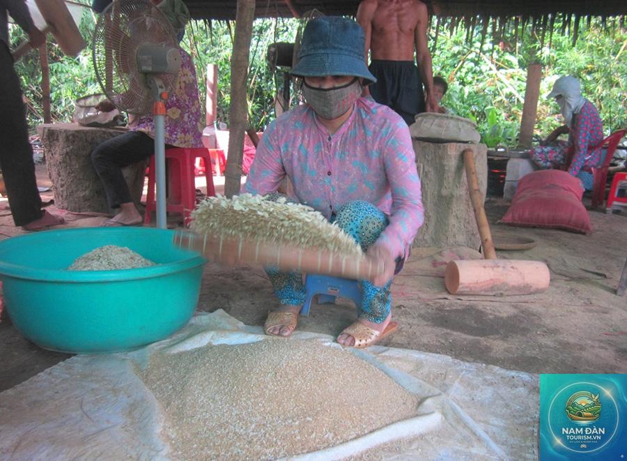 làng nghề cốm dẹp sóc trăng - Hình 2