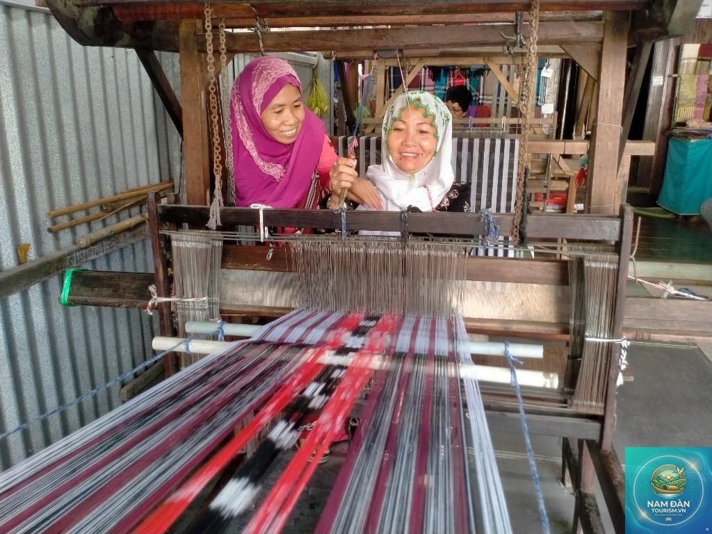 làng nghề dệt thổ cẩm chăm - Hình 1