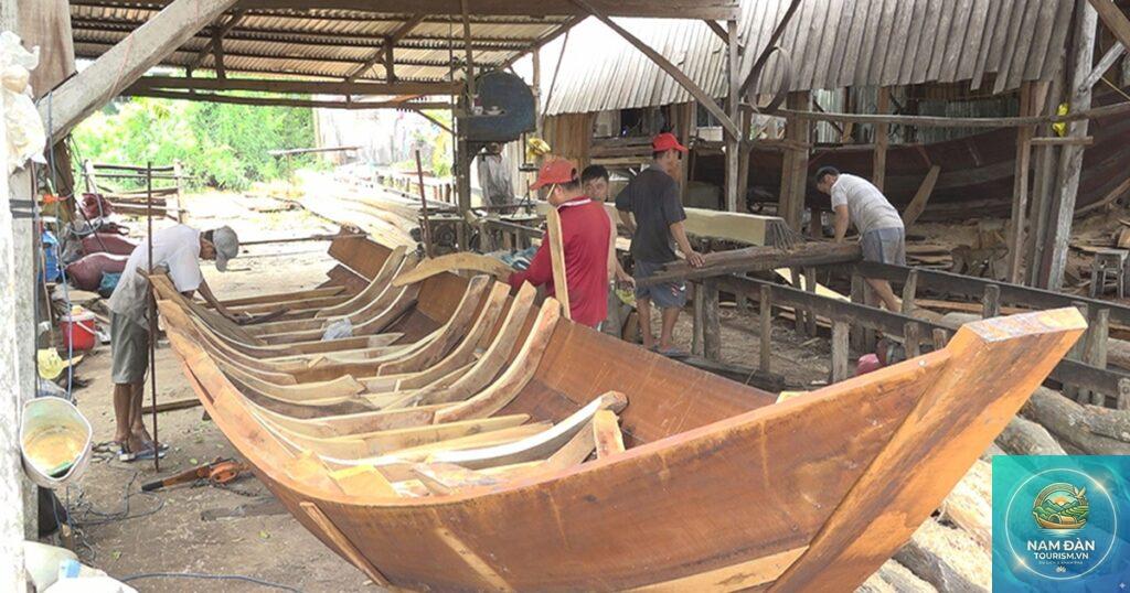 làng nghề đóng xuồng ghe