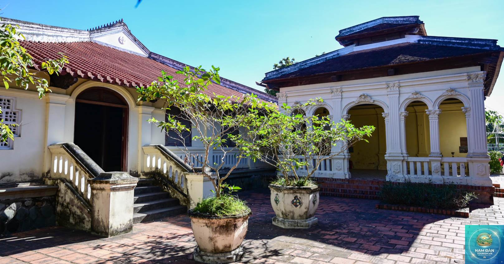 nhà cổ ba tri - Hình 1