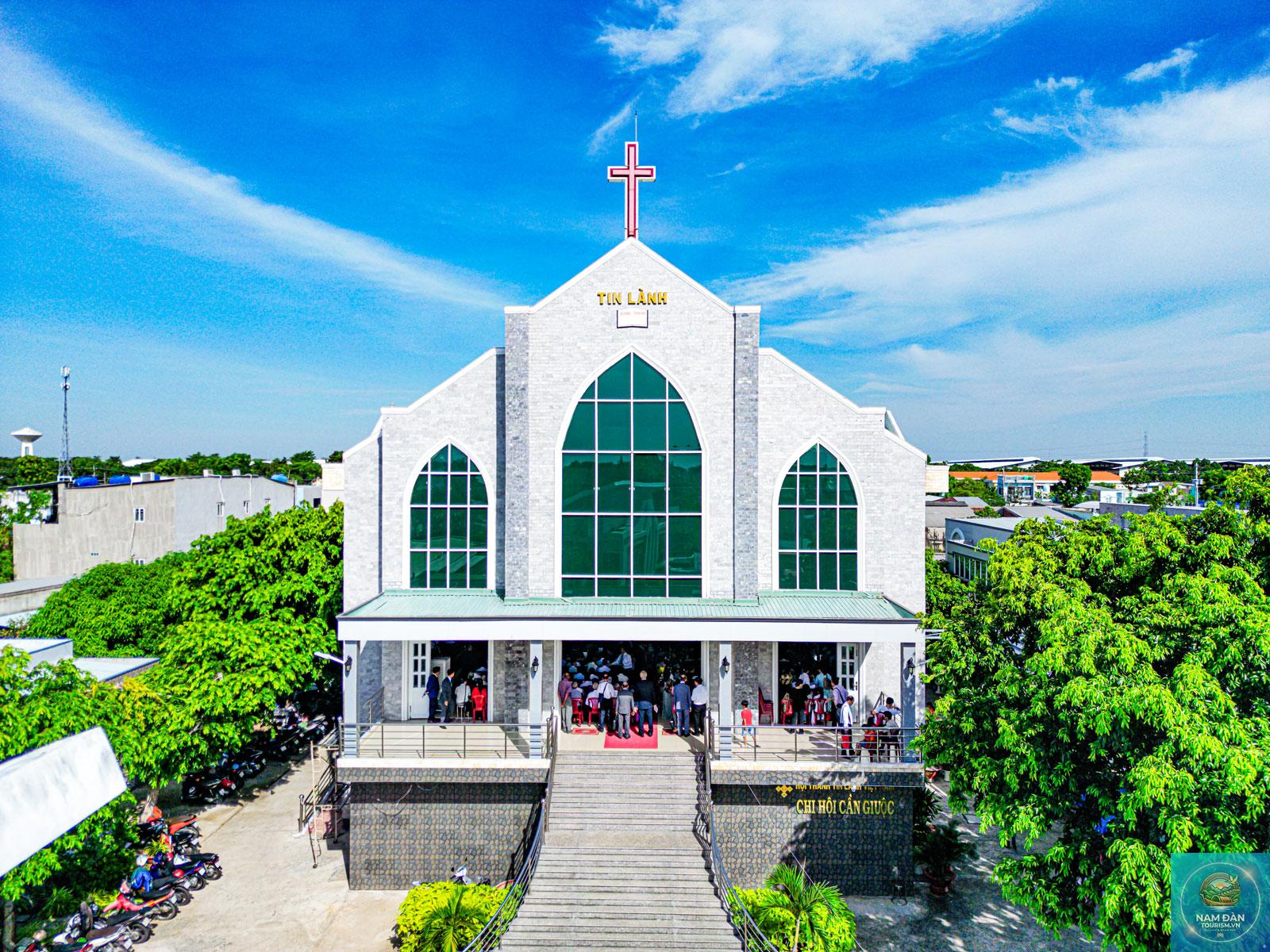 nhà thờ cần đước - Hình 3