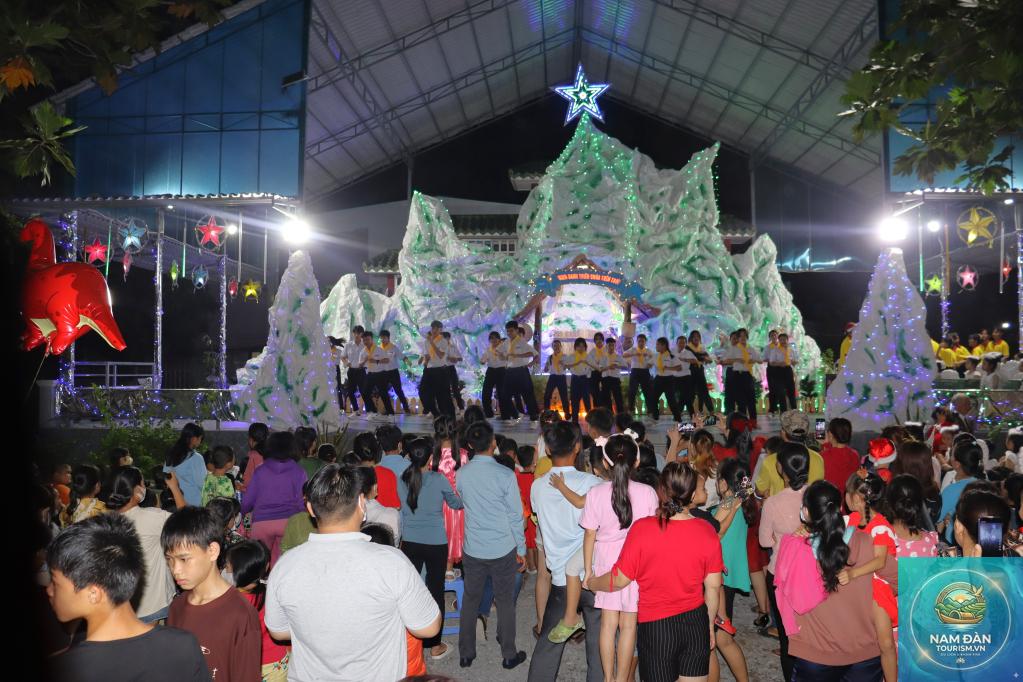 nhà thờ cần đước - Hình 4