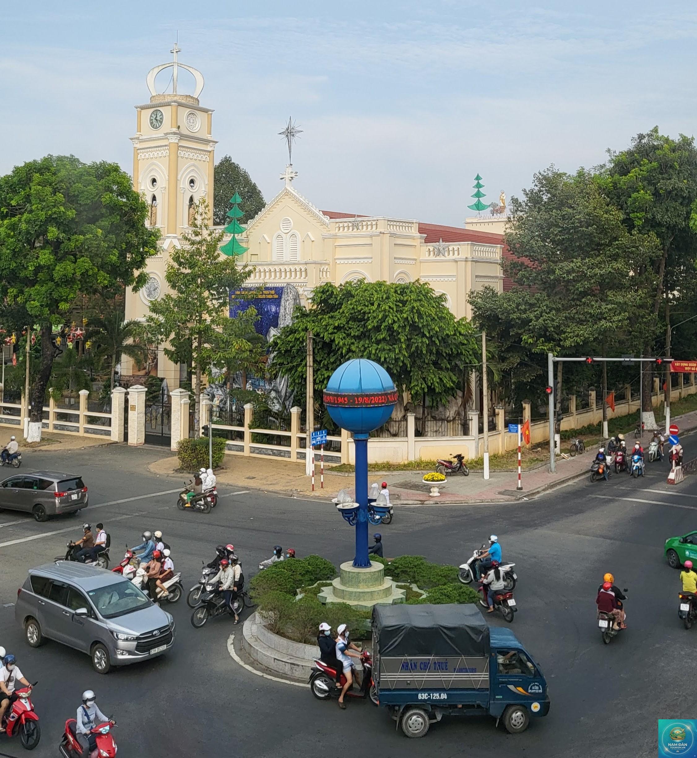 nhà thờ chánh tòa mỹ tho - Hình 2