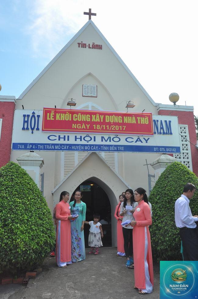 nhà thờ mỏ cày - Hình 3