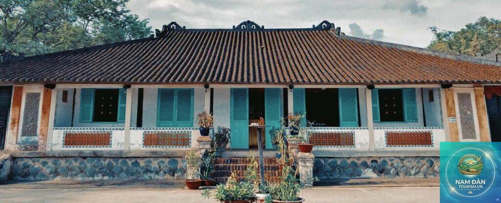 nhà trăm cột