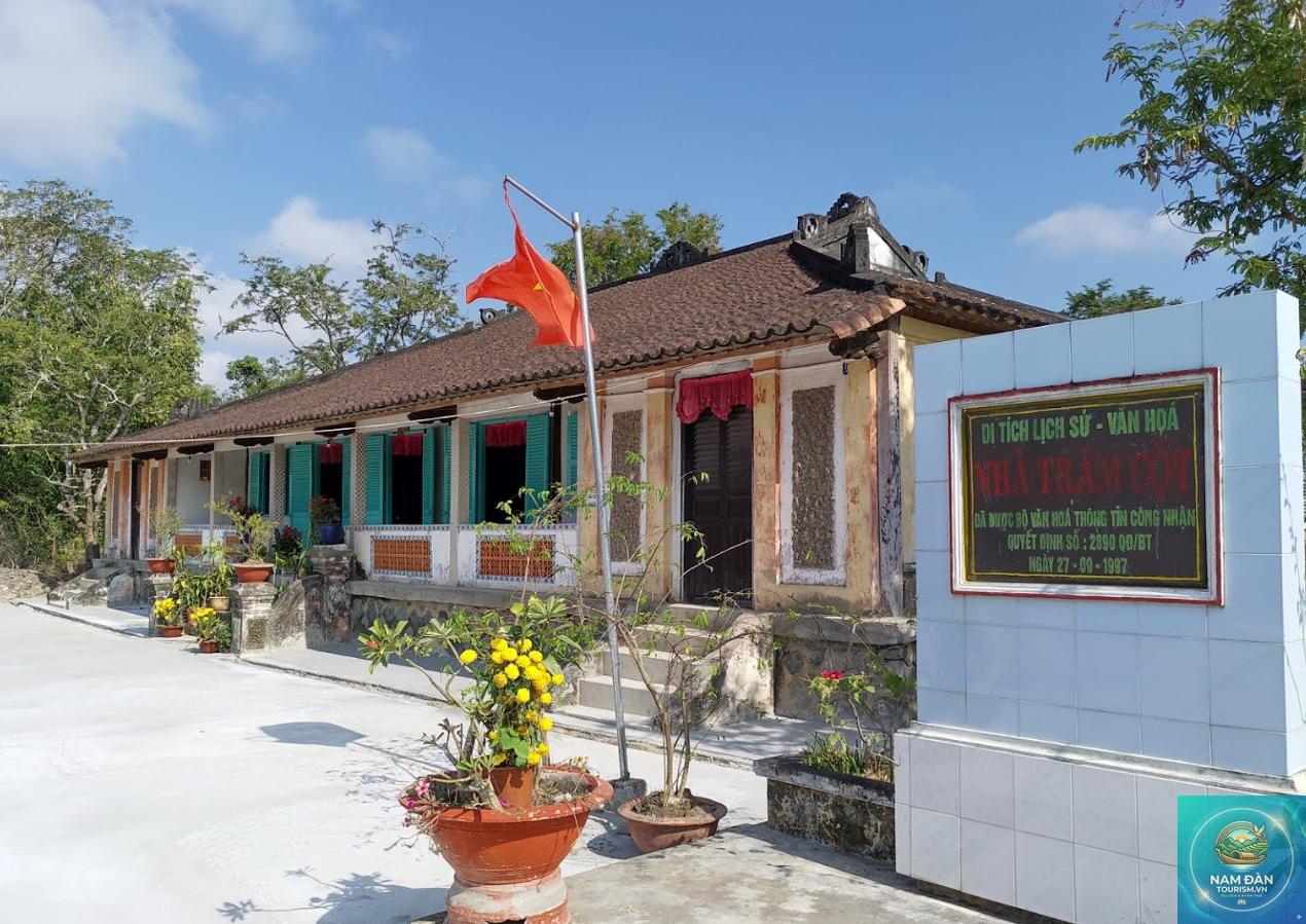nhà trăm cột - Hình 2