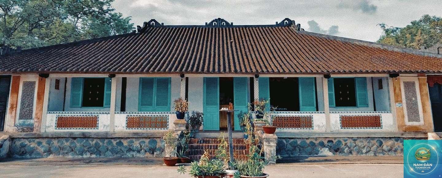 nhà trăm cột - Hình 1