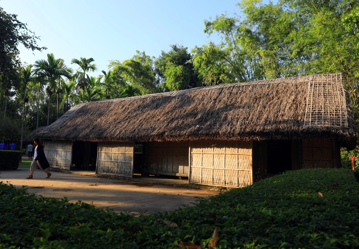nhà tranh làng sen - Hình 1