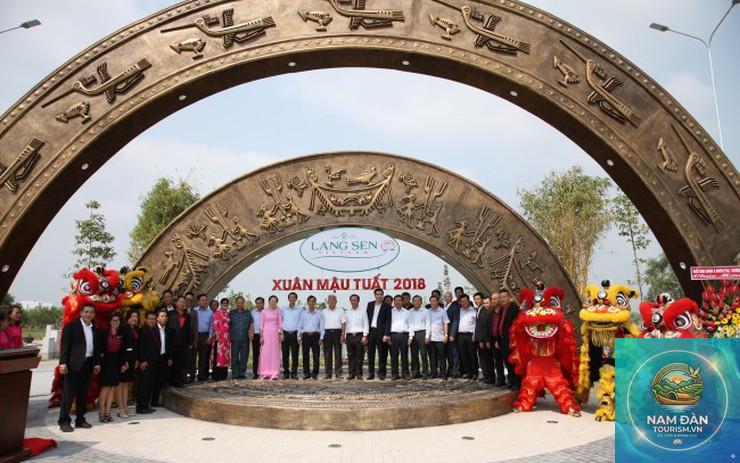 quảng trường làng sen - Hình 4