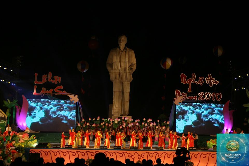 quảng trường làng sen