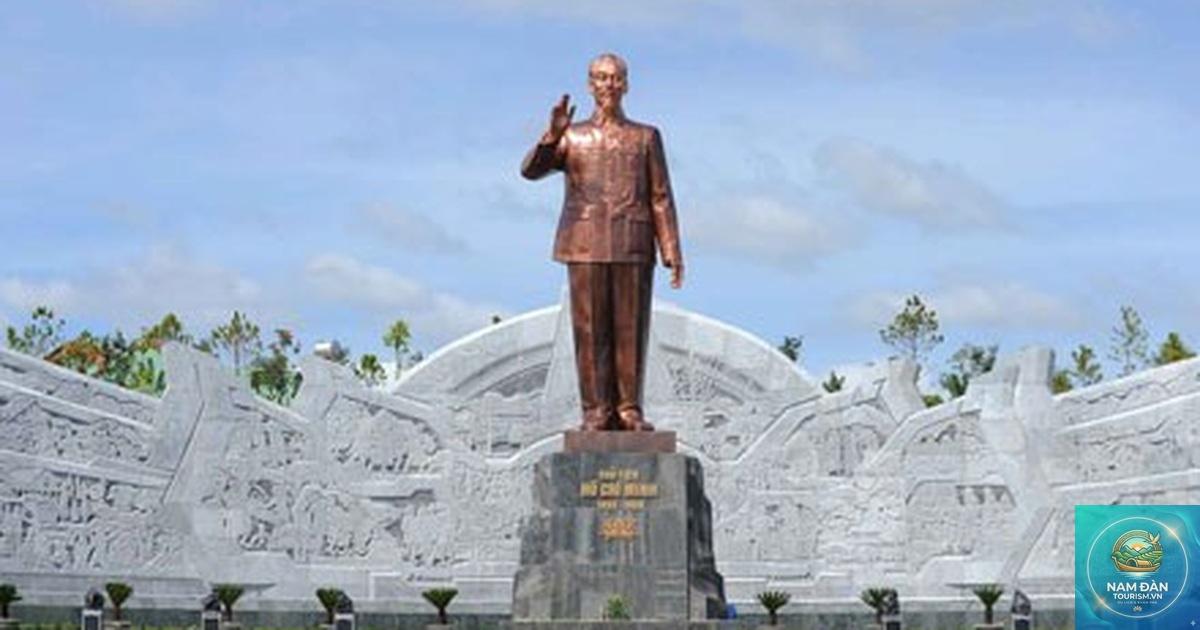 tượng đài đoàn kết ba dân tộc - Hình 1