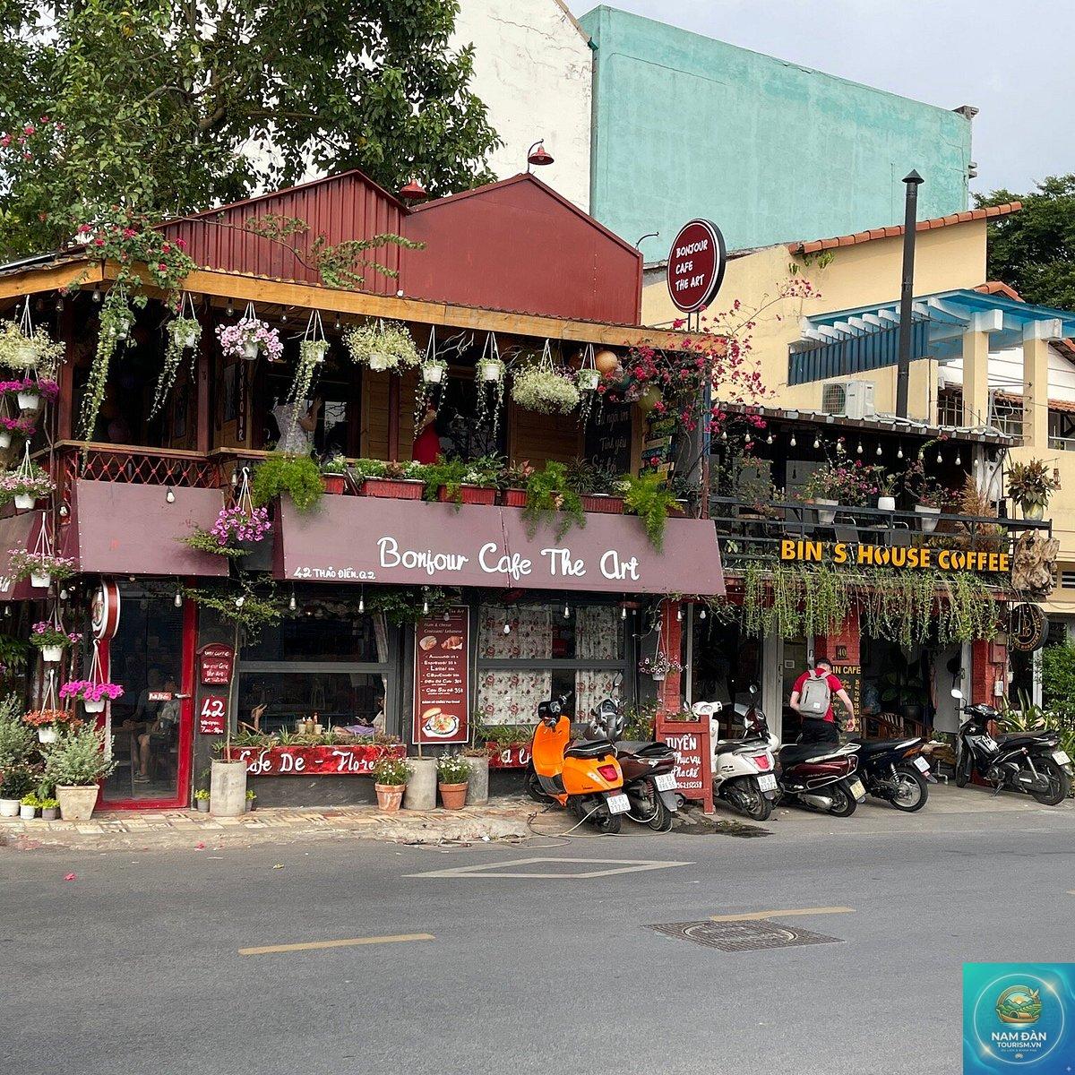 Bonjour Café The Art Quận 3 - Hình 3