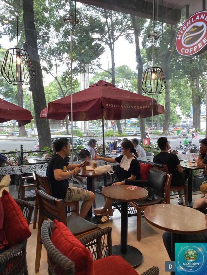Highlands Coffee Hồ Con Rùa Quận 3 - Hình 1