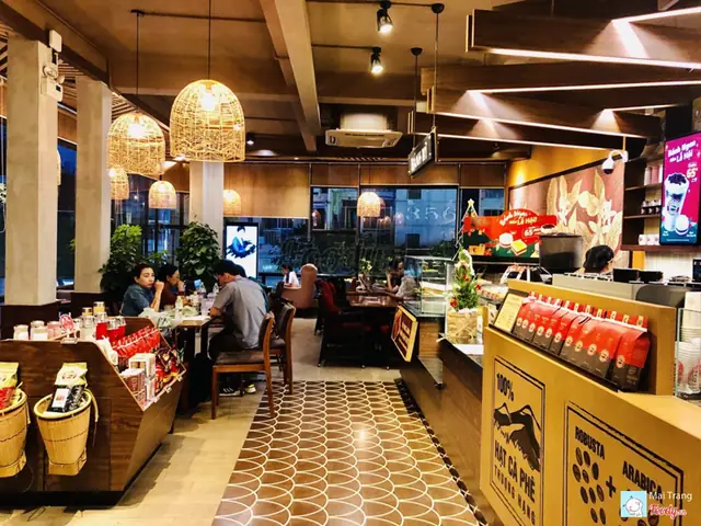 Highlands Coffee Nguyễn Đình Chiểu Quận 3 - Hình 2