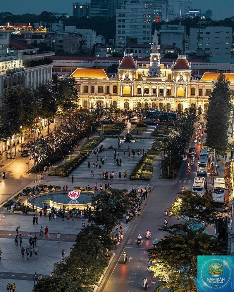 Phố đi bộ Nguyễn Huệ Quận 1 - Hình 2