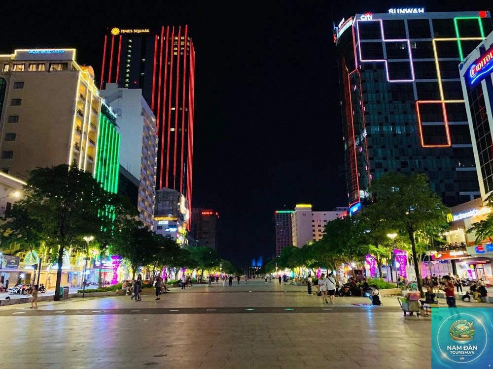 Phố đi bộ Nguyễn Huệ Quận 1 - Hình 3