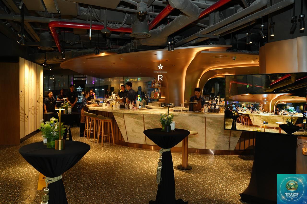 Starbucks Bitexco Quận 1 - Hình 2