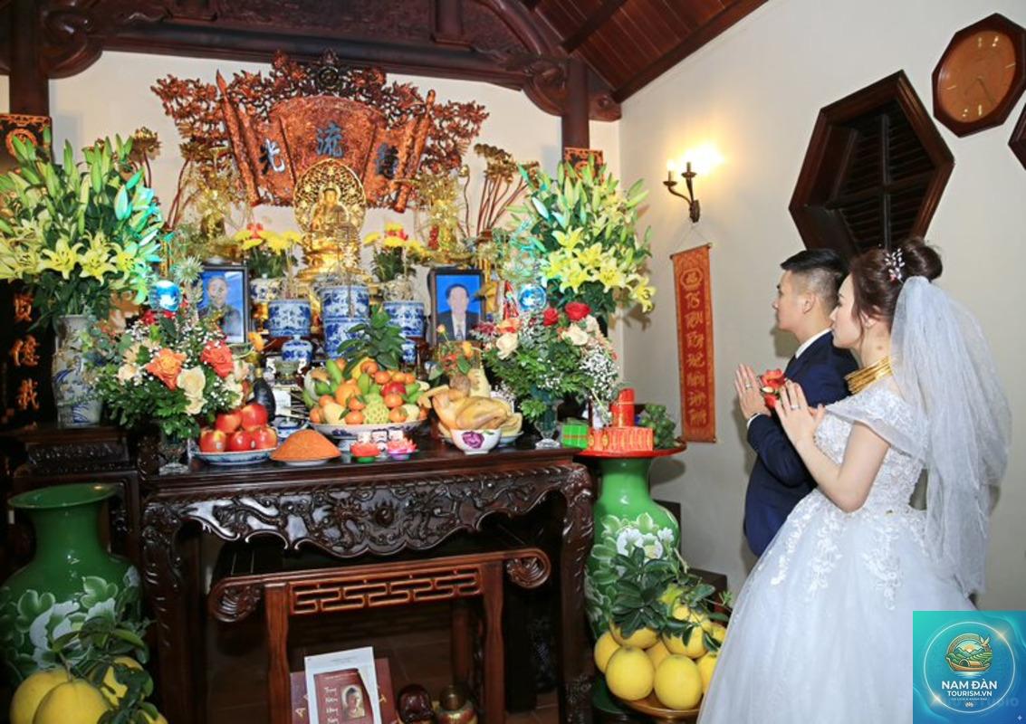 có nên để ảnh cưới trên bàn thờ - Hình 2