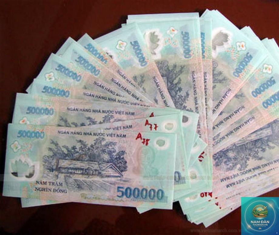có nên để tiền thật trên bàn thờ