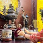 lau dọn bàn thờ